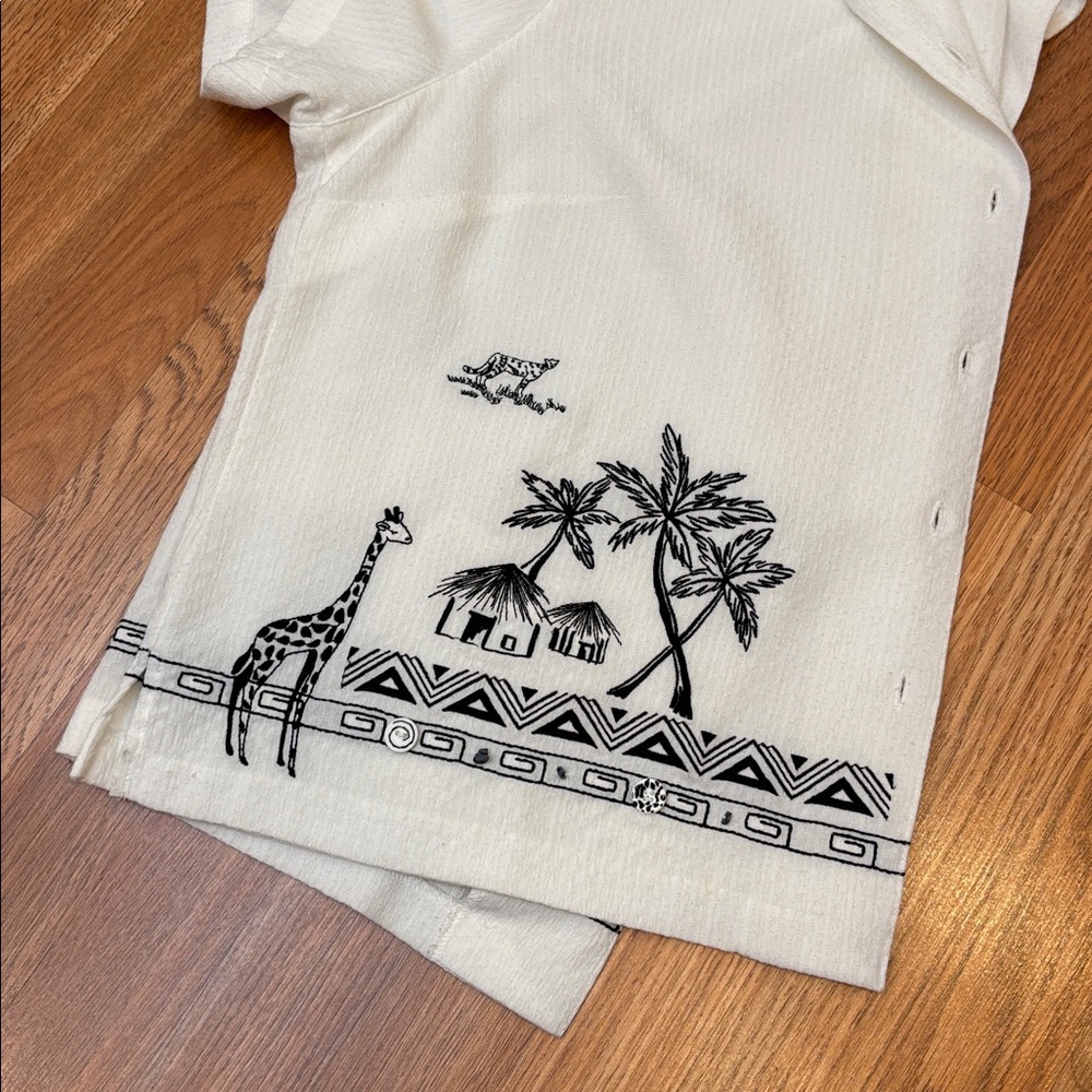 Vintage 1990’s Koret white and black tropical animal button-up top. Size 16W. - Picture 7 of 17